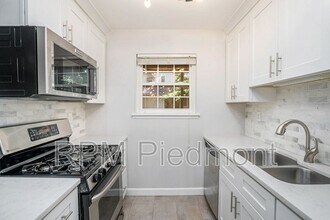 6820 Glenridge Dr in Sandy Springs, GA - Building Photo - Building Photo