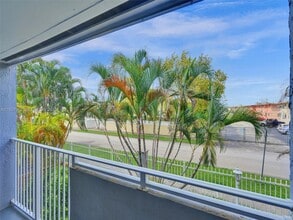 4600 SW 67th Ave in Miami, FL - Building Photo - Building Photo