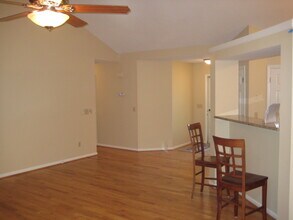 106 London Plain Ct in Cary, NC - Building Photo - Building Photo