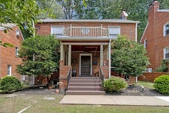 1714 33rd Pl SE in Washington, DC - Building Photo - Building Photo