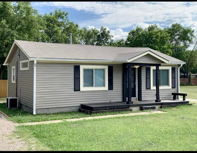 property at 824 E Symmes St