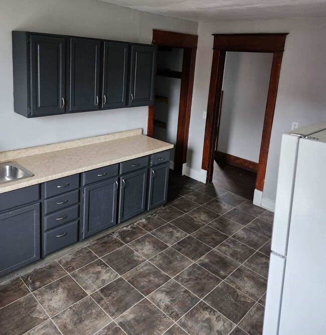 2047 W 6th St in Davenport, IA - Building Photo - Building Photo