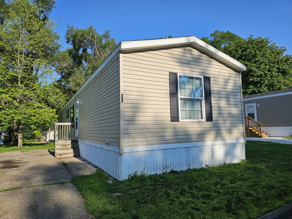 1267 Avenue A in Springfield, MI - Building Photo