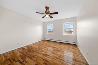 410 Jericho Tpke in North Hempstead, NY - Building Photo - Building Photo