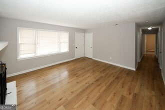 5760 Lakeview Dr in Powder Springs, GA - Building Photo - Building Photo