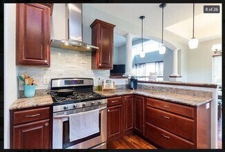 2103 Glen Oaks Knl in Coralville, IA - Foto de edificio - Building Photo