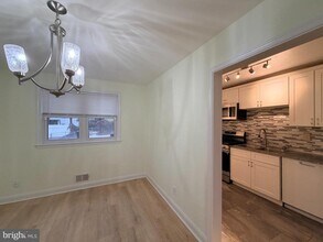 1262 Halstead Rd in Parkville, MD - Foto de edificio - Building Photo