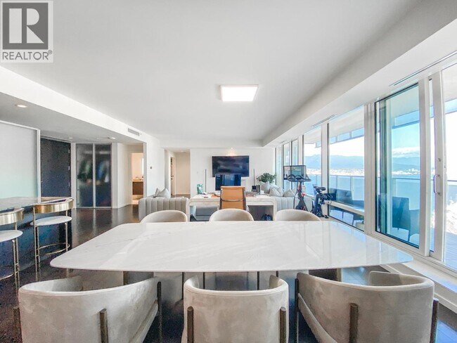 1011 W Cordova St in Vancouver, BC - Building Photo - Building Photo