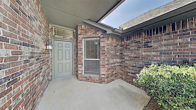 757 Tuscany Way in Edmond, OK - Building Photo - Building Photo