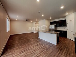 12404 83rd Ave E in South Hill, WA - Foto de edificio - Building Photo