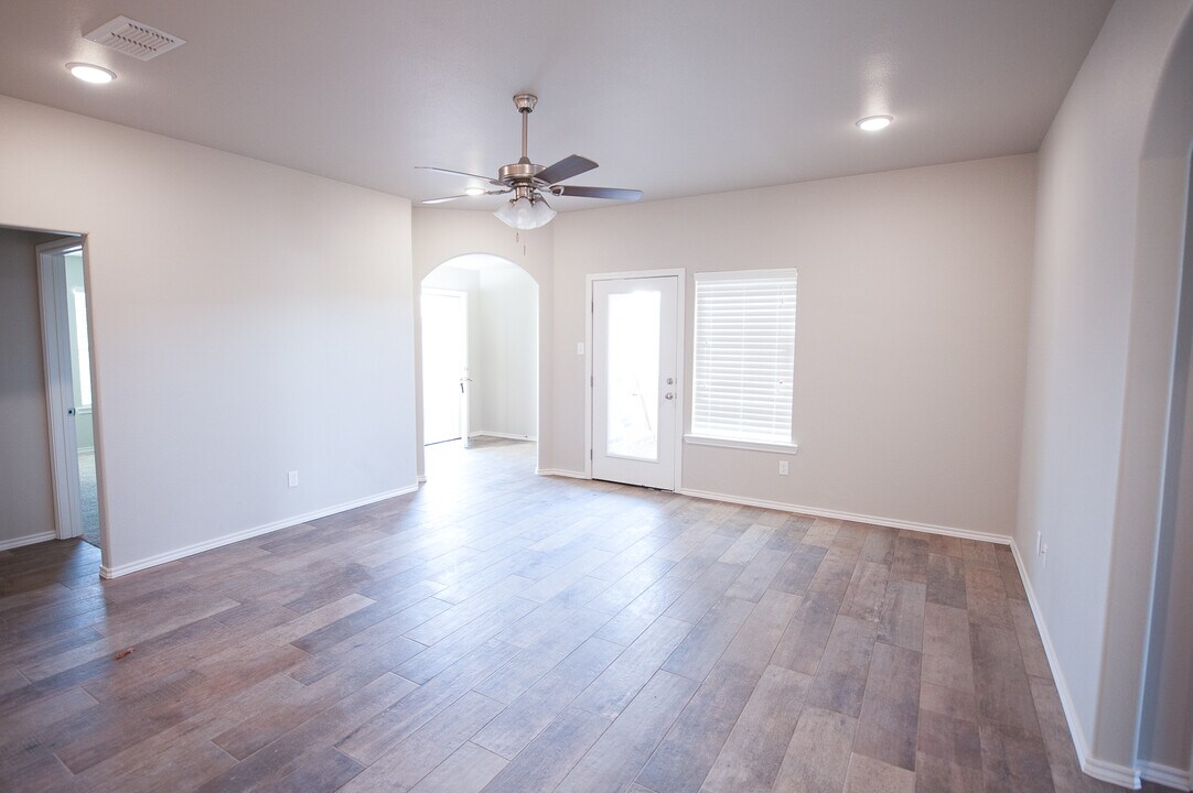 6920 67th St in Lubbock, TX - Building Photo