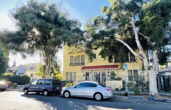 1185 N Edgemont St in Los Angeles, CA - Building Photo - Building Photo