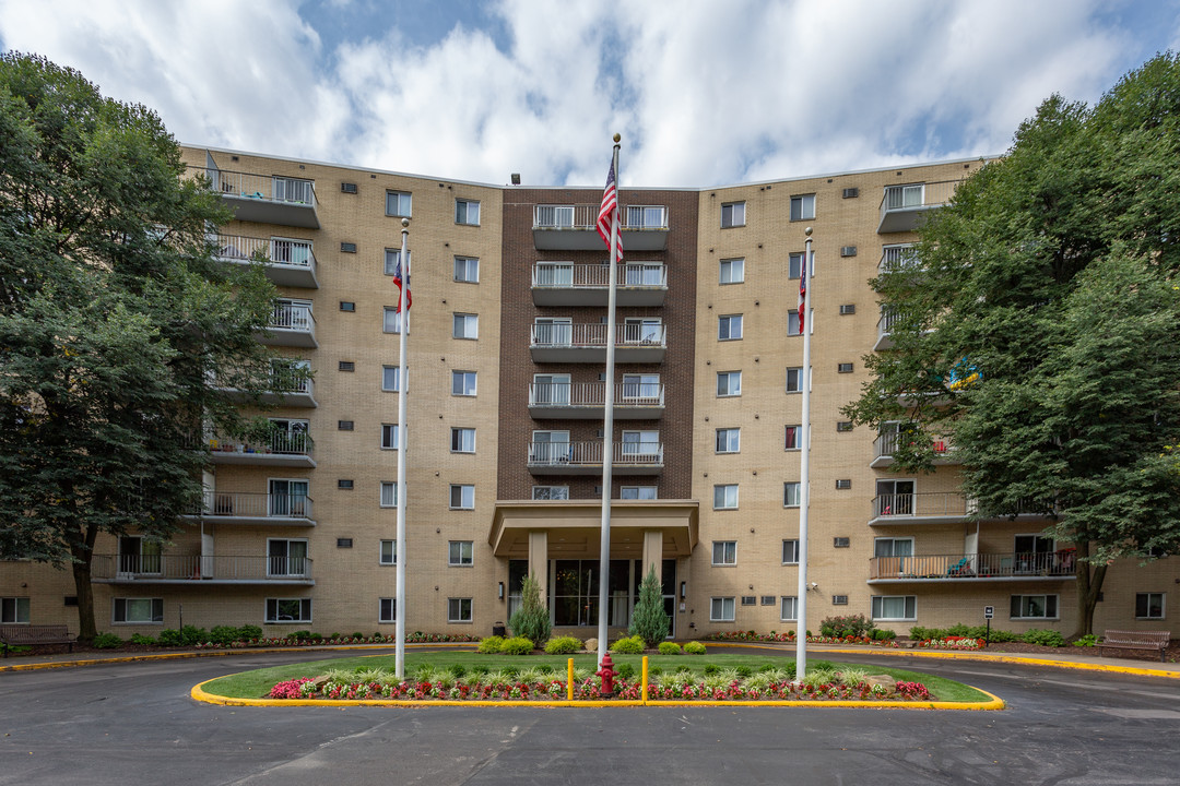 Tower In The Park in Berea, OH - Building Photo