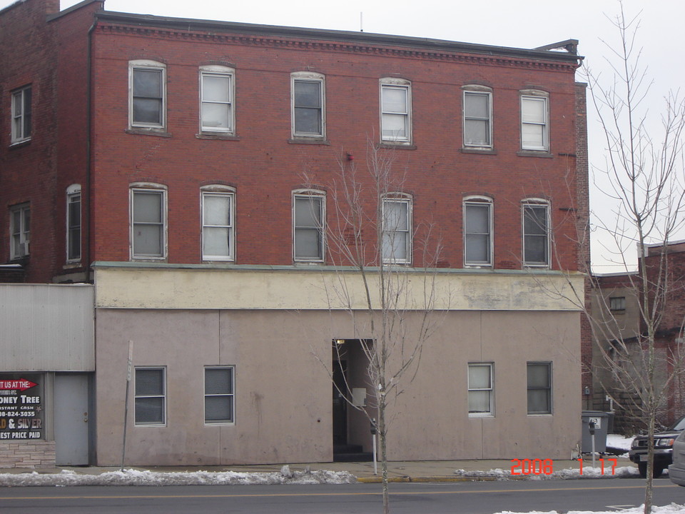 6 Weir St in Taunton, MA - Building Photo