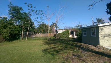 151 SE Castana Ct in Port St. Lucie, FL - Foto de edificio - Building Photo