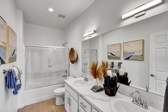 1465 McClure St in Tulare, CA - Building Photo - Building Photo