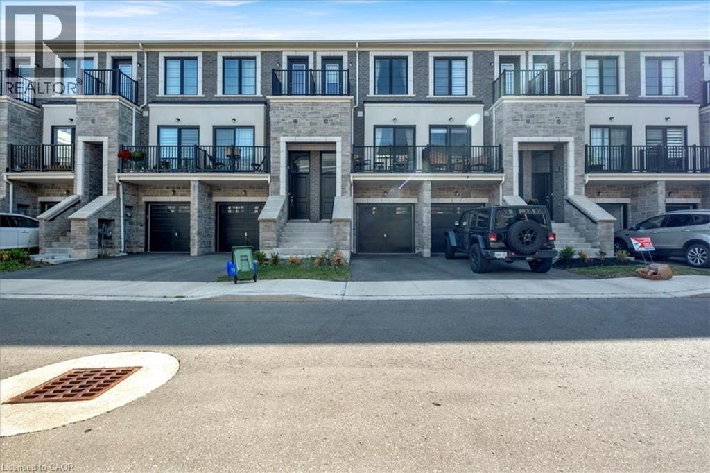 383 Dundas St E in Waterdown, ON - Building Photo