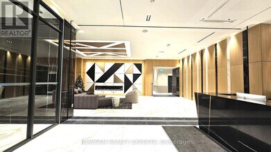 204 Burnhamthorpe Rd E in Mississauga, ON - Building Photo - Building Photo