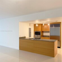 465 Brickell Ave, Unit 1002 in Miami, FL - Building Photo - Building Photo