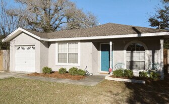 1716 Hickory Ave in Panama City, FL - Building Photo