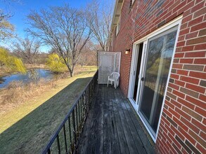 42 Pond St in Belmont, MA - Foto de edificio - Building Photo