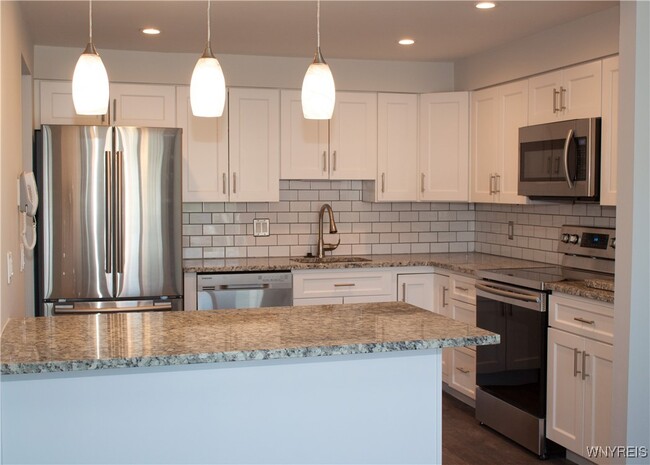 2050 Delaware Ave in Buffalo, NY - Building Photo - Building Photo