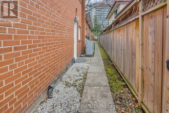 25 Karen Rd in Toronto, ON - Building Photo - Building Photo