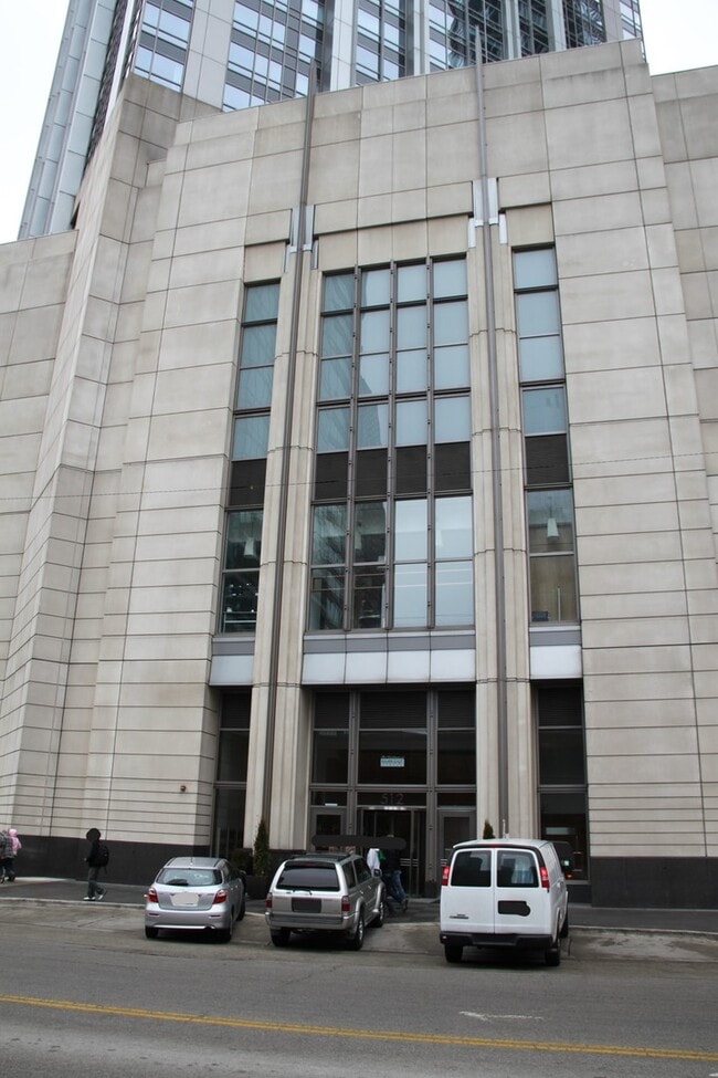 property at 512 N McClurg Ct