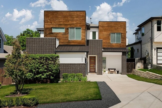 1004 Meriden Ln in Austin, TX - Building Photo - Building Photo