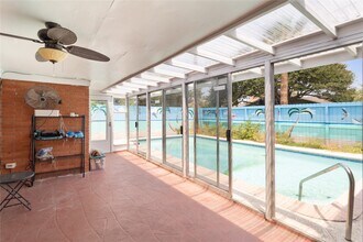 2824 Palm Cir E in Galveston, TX - Building Photo - Building Photo