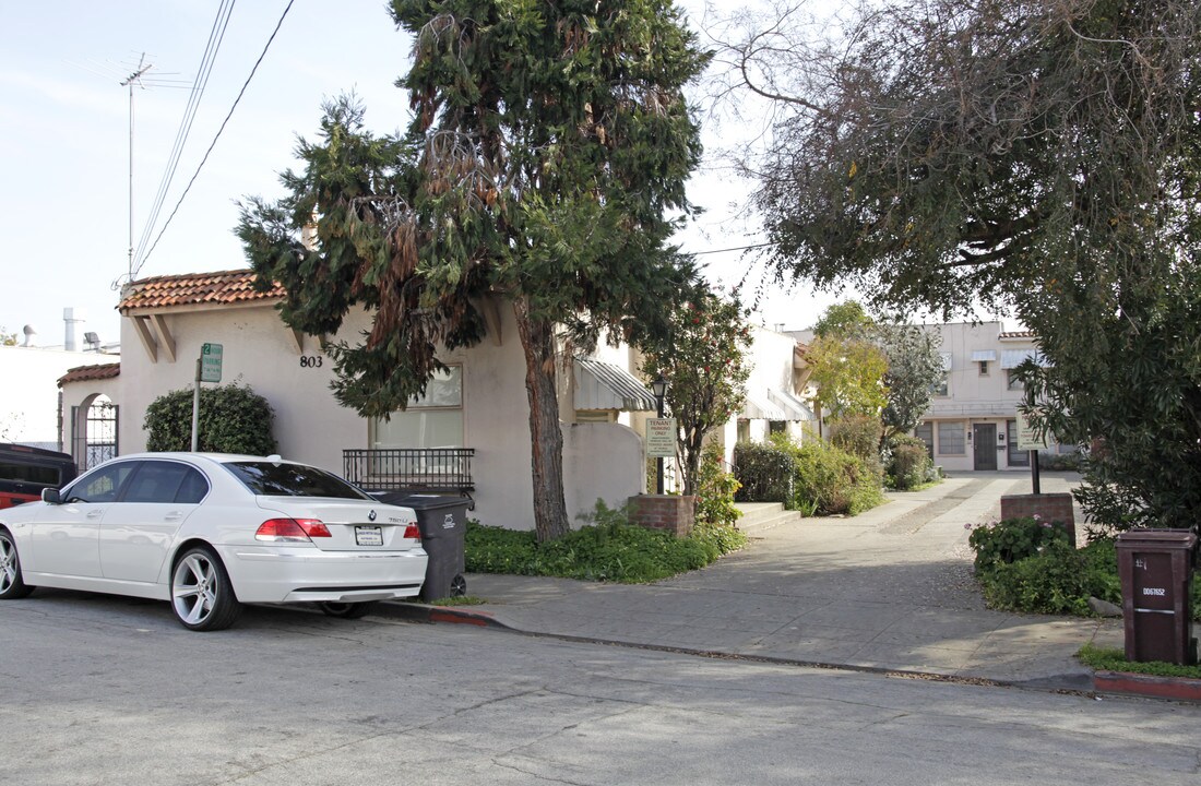 803 Smalley Ave in Hayward, CA - Building Photo