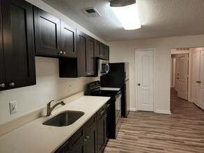 3000 S Adams St in Tallahassee, FL - Foto de edificio - Building Photo