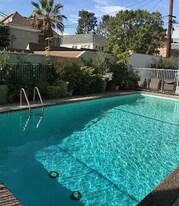 7205 Fountain Ave in Los Angeles, CA - Building Photo