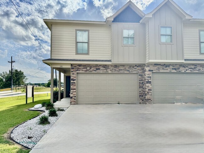 5100 Westgate Ln in Lumberton, TX - Building Photo - Building Photo