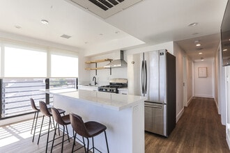 Tripalink Wan V-living in Los Angeles, CA - Building Photo - Building Photo