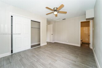 6700 Douglas St in Hollywood, FL - Building Photo - Building Photo