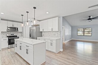 11626 E Laurel Ct in Floral City, FL - Foto de edificio - Building Photo