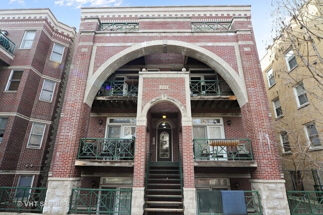 property at 4124 N Kenmore Ave
