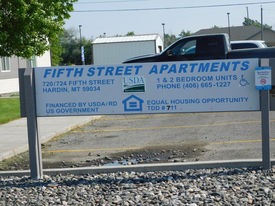 Fifth Street Apartments in Hardin, MT - Building Photo