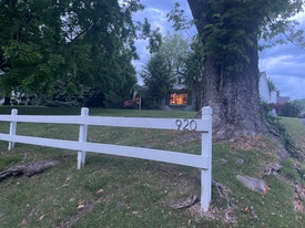 920 Riverview Dr in Elizabethton, TN - Building Photo