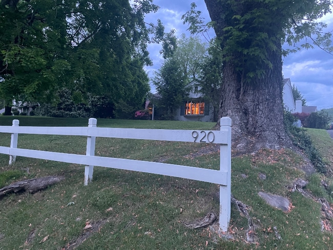 property at 920 Riverview Dr