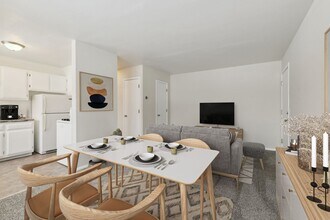 224 Cedar Lake Road North in Minneapolis, MN - Building Photo - Interior Photo