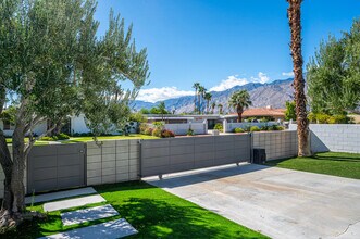 2748 E Via Escuela in Palm Springs, CA - Building Photo - Building Photo