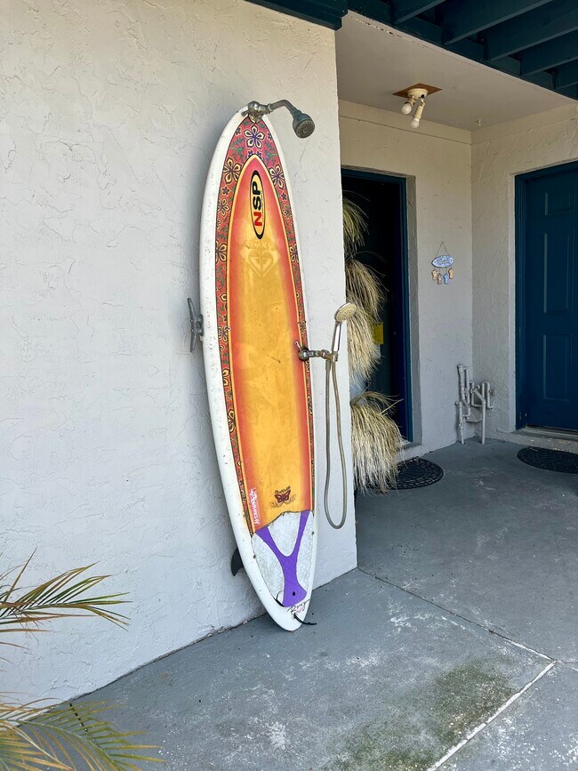 7006 Midnight Pass Rd, Unit 2 in Siesta Key, FL - Foto de edificio - Building Photo