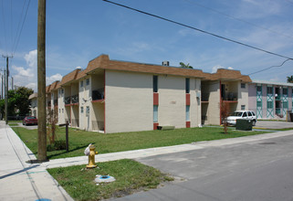 Santa Clara I in Miami, FL - Building Photo - Building Photo