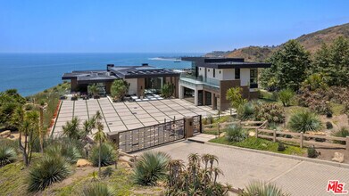 5012 Carbon Beach Terrace in Malibu, CA - Building Photo - Building Photo