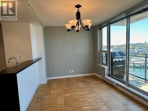 33-3033 Smithe St in Vancouver, BC - Building Photo - Building Photo