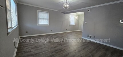 1560 Riegel St in Hellertown, PA - Foto de edificio - Building Photo