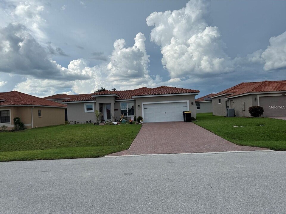 446 Cinnamon Dr in Kissimmee, FL - Building Photo