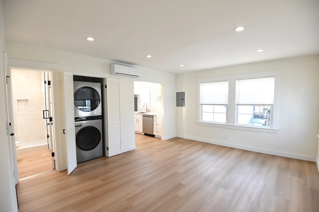 7417 Herschel Ave in San Diego, CA - Building Photo